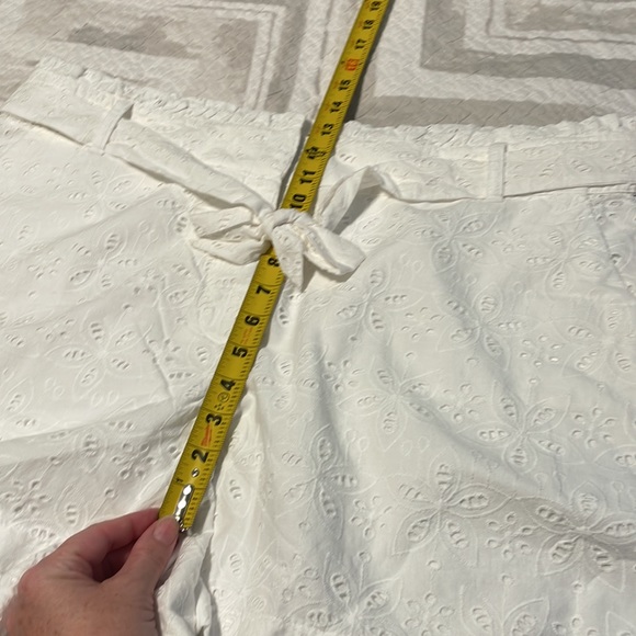 NWT Crown & Ivy White Eyelet Shorts 16 - Picture 11 of 13